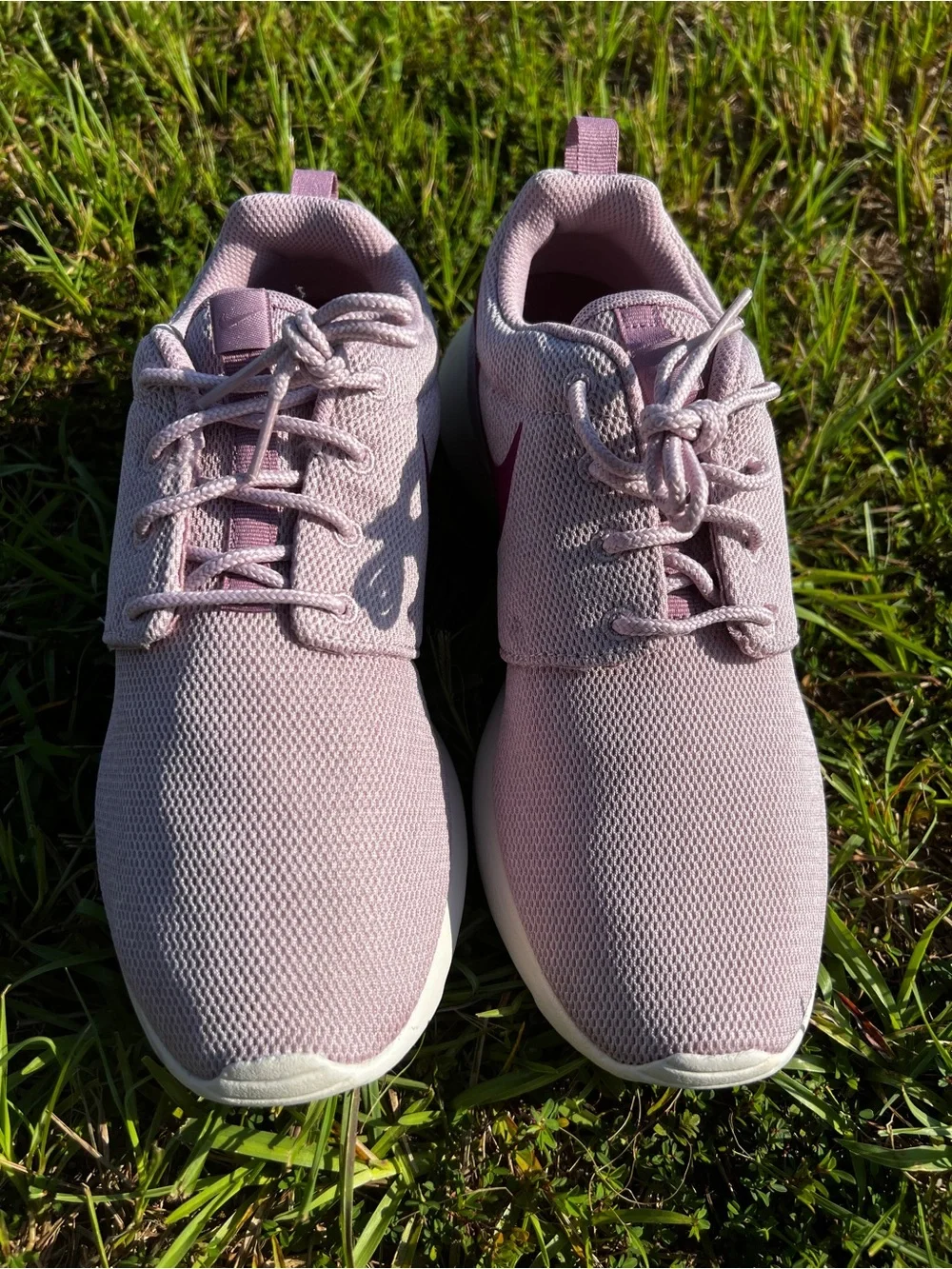 NEW Nike size 8.5 Womens Roshe One Plum Pink shoes